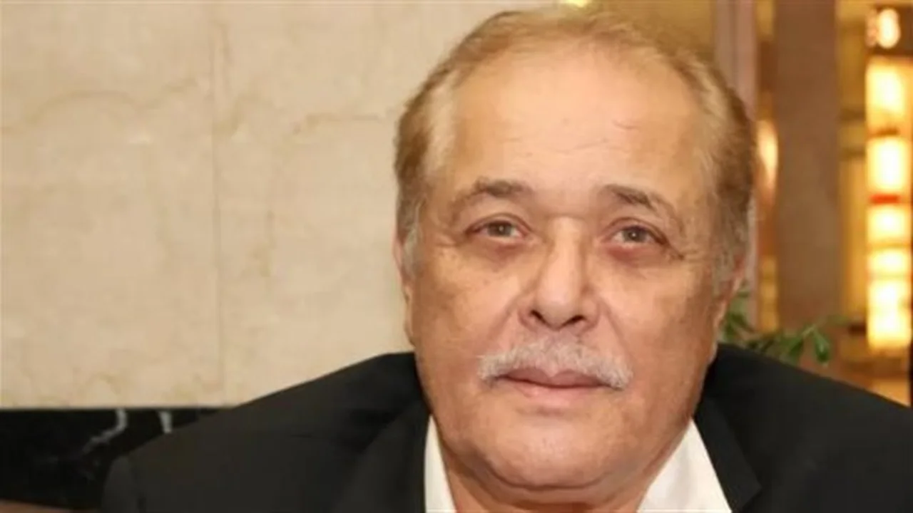 نجومية مفاجئة.. كيف انتقل محمود عبد العزيز من تربية النحل إلى الفن؟